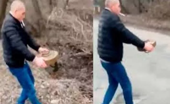 Ukrainian Man Removes Landmine On Road - Sakshi