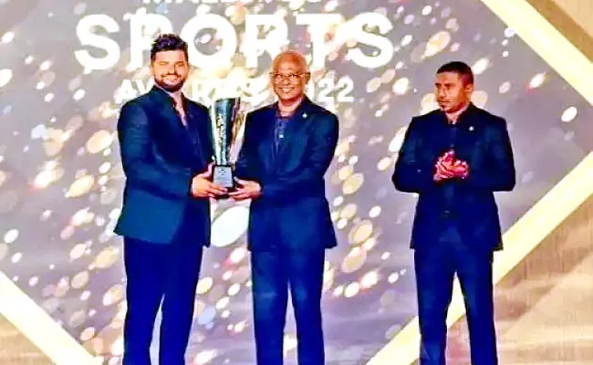 Suresh Raina Recieves Sports Icon Award From Maldives Government - Sakshi