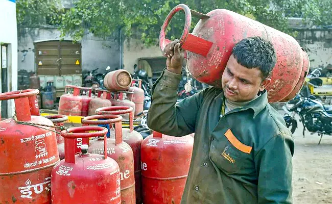 Domestic Cooking Gas Price Hiked Rs 50 Per Cylinder - Sakshi