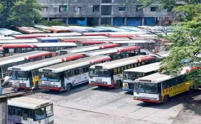 Huge Increase in Bus Pass Fares Telangana - Sakshi