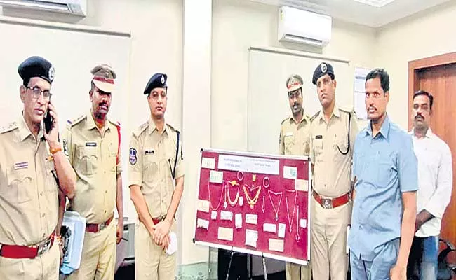 Hyderabad Police Arrested Most Wanted Criminal Santhosh Nayak - Sakshi