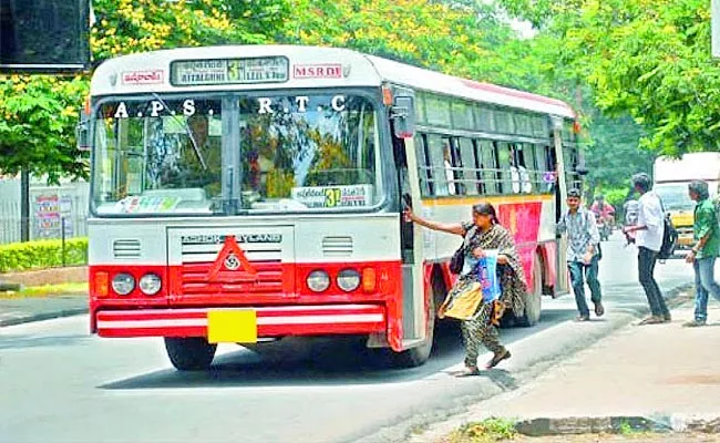 Low Frequency Of TSRTC Bus Services In Hyderabad - Sakshi