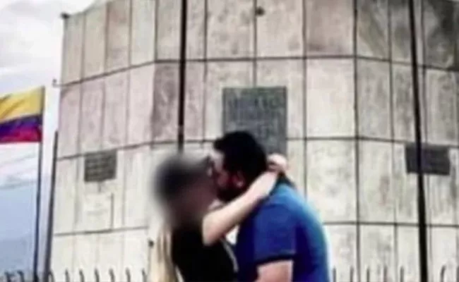 El Chapo Aide Arrested After Selfie Kiss Posted With Girl Friend - Sakshi