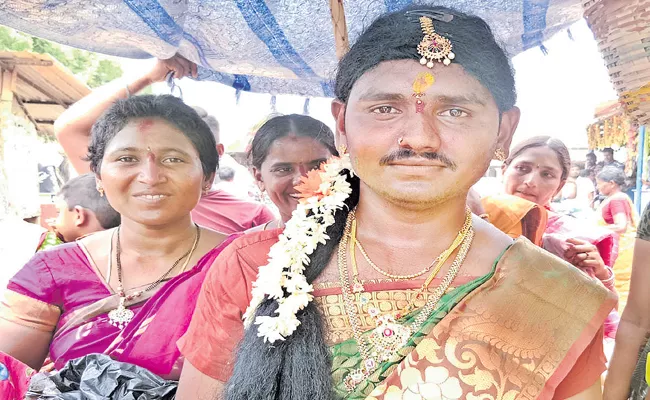 Bridegroom became Bride at Konakanamitla - Sakshi