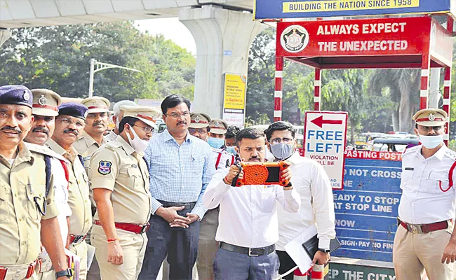 Hyderabad Traffic Police Focus On No Honking, Silent Zones By Using Acoustic Camera - Sakshi