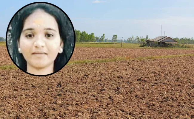 Young Woman Commits Suicide in Khanapuram Warangal - Sakshi