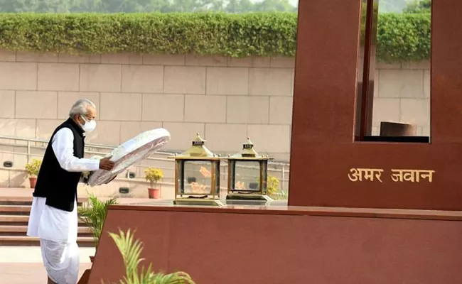 AP Governor Biswabhusan Visits National War Memorial - Sakshi