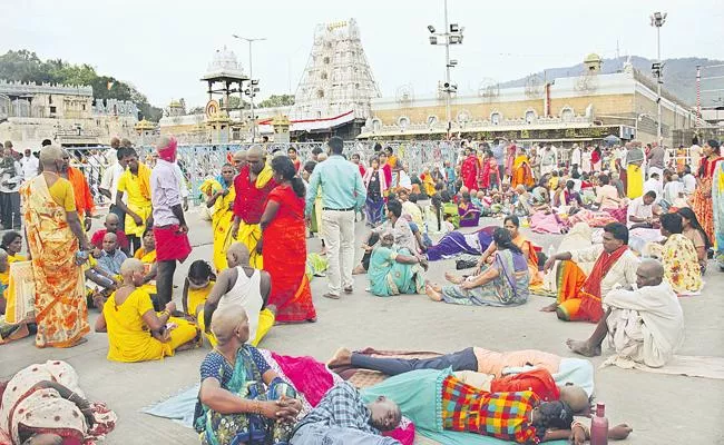Crowd of devotees in TTD increased slightly - Sakshi