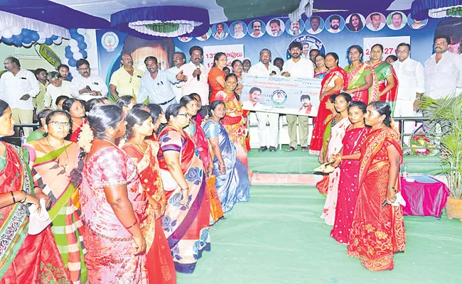 Huge Celebrations Of Womens For YSR Sunna Vaddi Scheme - Sakshi