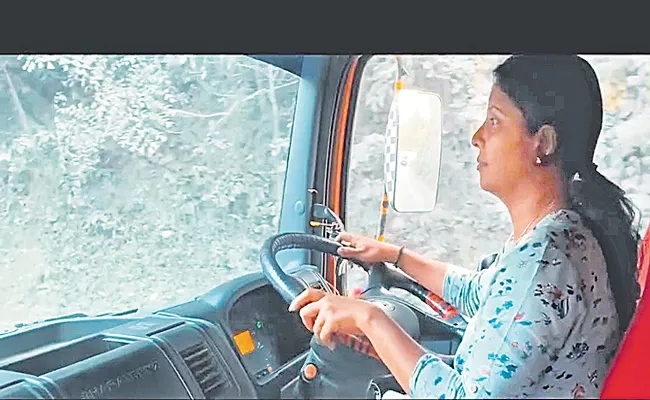 Jelaja Ratheesh: Drive a cargo lorry Kerala to Kashmir - Sakshi