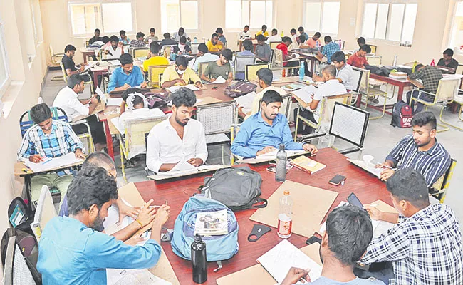 Telangana: Books Shortage At Telugu Academy - Sakshi