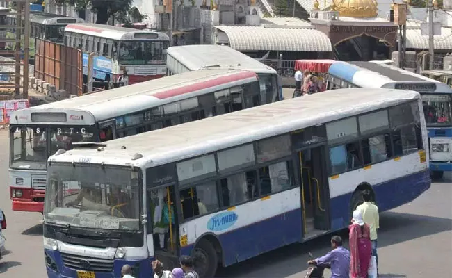 Bus Pass Discounts For Unemployments At Hyderabad - Sakshi