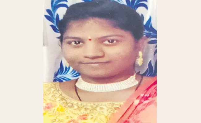 Married woman Missing in Nizampet Hyderabad - Sakshi