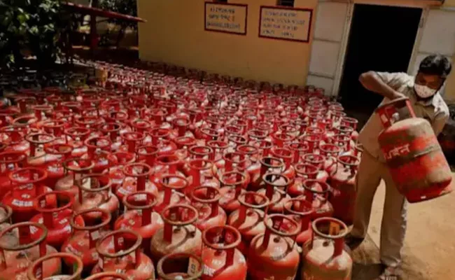 LPG price hiked again, cylinder rates cross Rs1000 - Sakshi