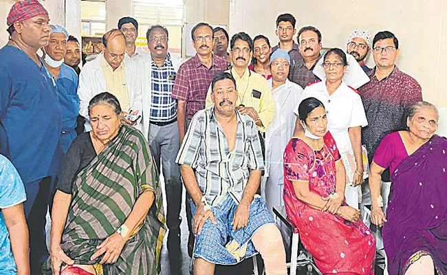 Gandhi Hospital Doctors Done Knee Replacement Surgeries On Six Patients - Sakshi