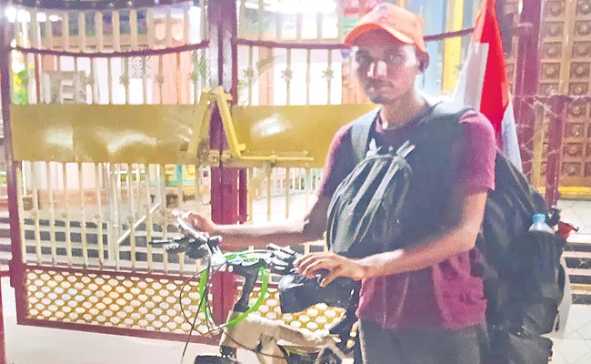 Pradeep Kumar Cycle Yatra For an India without starvation - Sakshi