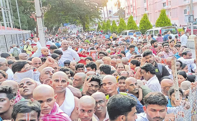 Tirumala TTD heavily crowded with devotees - Sakshi