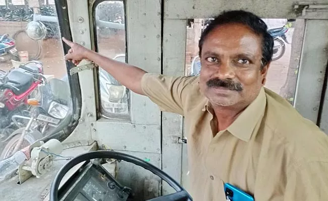 RTC Bus Driver Idea For Accident Prevention Konaseema District - Sakshi