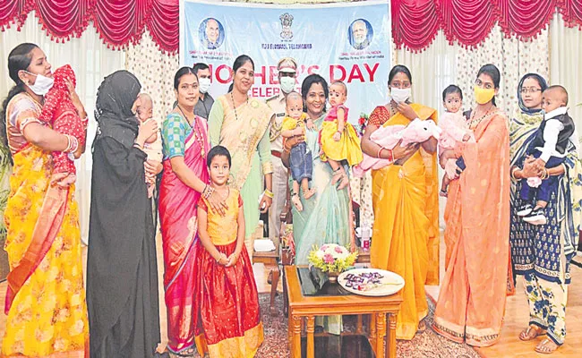 Governor Tamilisai Soundararajan Celebrated International Mothers Day At Raj Bhavan - Sakshi