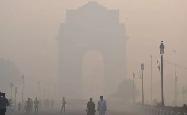 New Delhi: Indians Lost 5 Years Of Life Expectancy Air Pollution Report - Sakshi