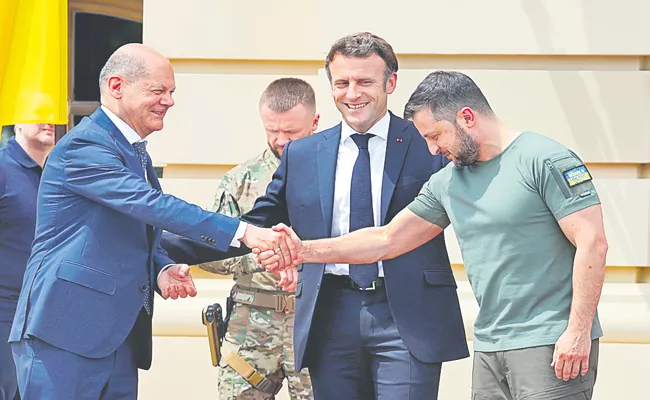 Russia-Ukraine War: Zelensky meets with leaders of France, Germany and Italy - Sakshi