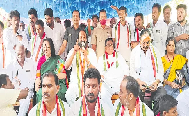 TRS Government Impostured Telangana Farmers Says Uttam Kumar Reddy - Sakshi