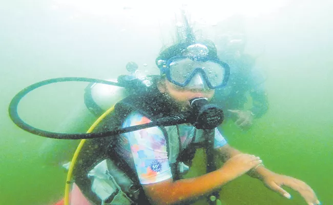 Debapriya Recorded as Youngest Scuba Diver Dive Under Sea - Sakshi