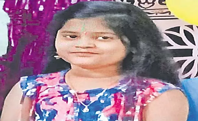 In suspicious Condition 6th Class Student Died - Sakshi