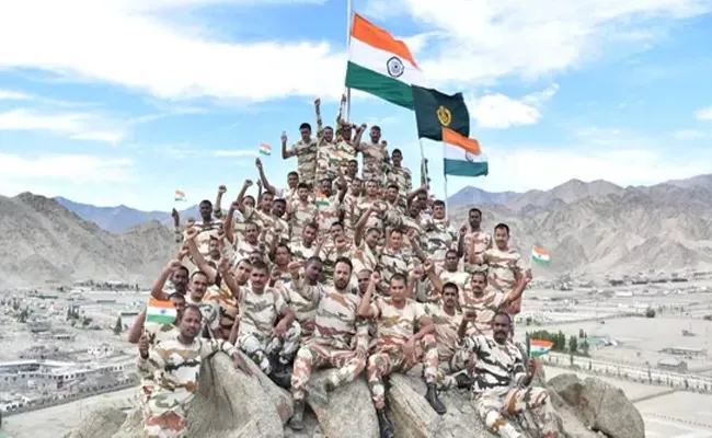 ITBP Troops Wave The Tricolour at 12000 Feet in Ladakh - Sakshi