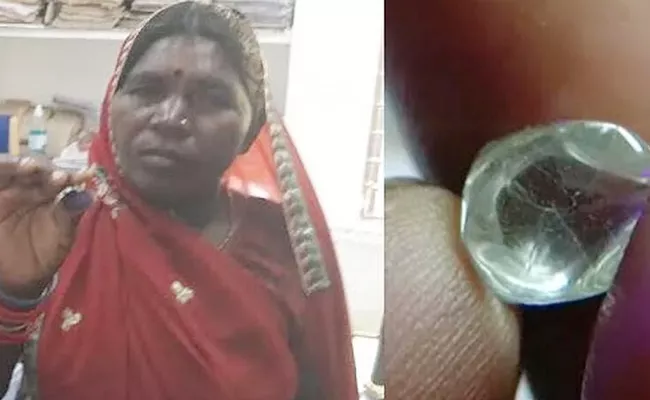 MP Panna Tribal Poor Woman Found Lakhs Worth Diamond - Sakshi