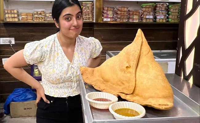 You Can Win Rs 51,000 If You Eat This 8 Kg Bahubali Samosa in 30 Minutes - Sakshi