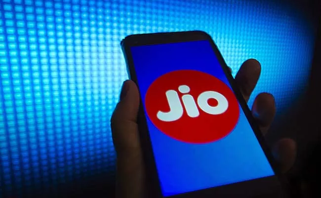 Jio launches Rs 750 prepaid plan with 2GB data per day - Sakshi
