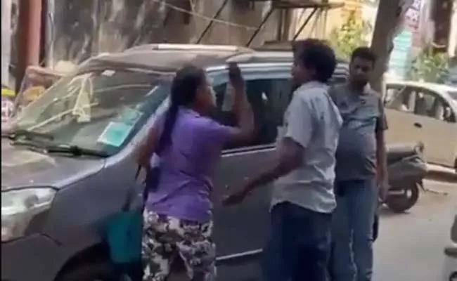 Viral Video: Noida Woman Arrested For Assaulting E Rickshaw Driver - Sakshi