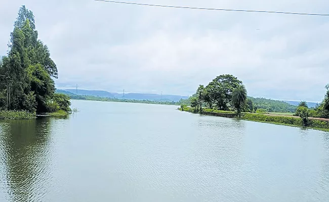 Andhra Pradesh Govt Focus On Pond Rain Water - Sakshi