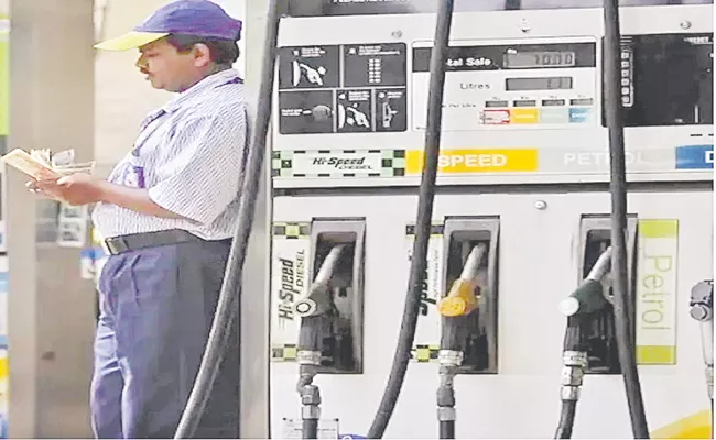 India fuel demand continues to fall in August as monsoon - Sakshi