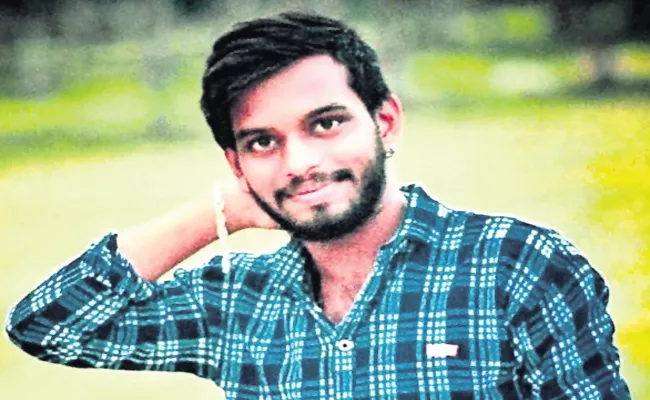 Young Man Commits Suicide in mamidikuduru over Love failure - Sakshi
