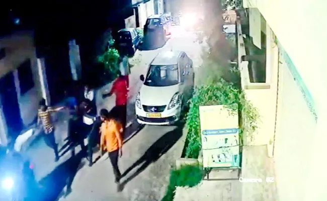 Gang Attacked Ola Cab Driver Owner Hyderabad Rajendra Nagar - Sakshi