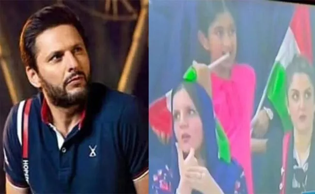 Shahid Afridi Confirms That His Daughter Was Waving Indian Flag During India VS Pakistan Match - Sakshi