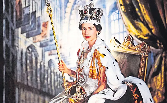Karan Thapar Write British Monarchy, Queen Elizabeth II, King Charles - Sakshi