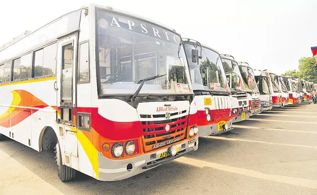 Dussehra special buses without extra charges - Sakshi