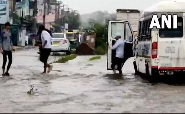 Delhi Rains:IMD Issues Yellow Alert Vehicle Moved Waterlogged - Sakshi