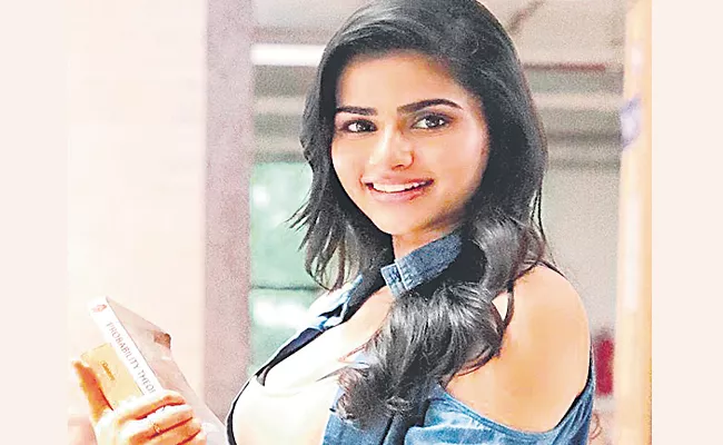 Avantika Dassani to make her Telugu Debut with Ganesh Bellamkonda - Sakshi