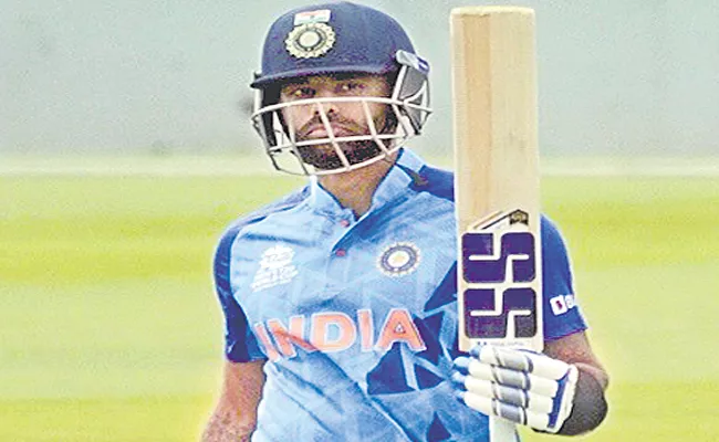 India in defeating Western Australia XI by 13 runs in first practice match - Sakshi