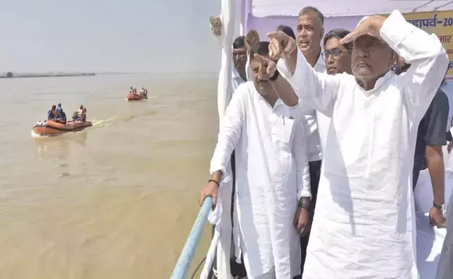 Bihar CM Nitish Kumar Boat Collided With A Pillar Of JP Setu - Sakshi