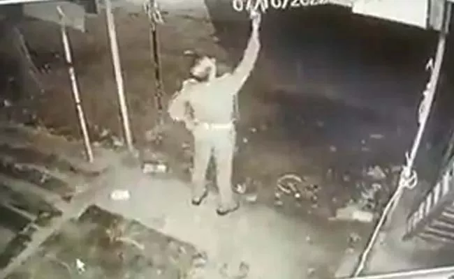 Cop Stealing Light Bulb From Outside Shop Went Viral - Sakshi