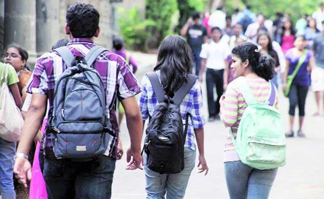 Telangana Govt finalization Fees In Engineering Colleges - Sakshi