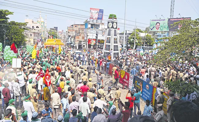 TDP Janasena Party Leaders Over Action At Rajamahendravaram - Sakshi