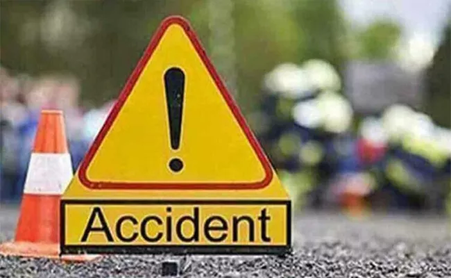 Car Collided With An Auto In Jagtial District Several Women Killed - Sakshi