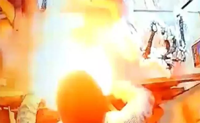 Viral Video: Man Repair Mobile Phone  Explodes And Bursts Into Flames - Sakshi