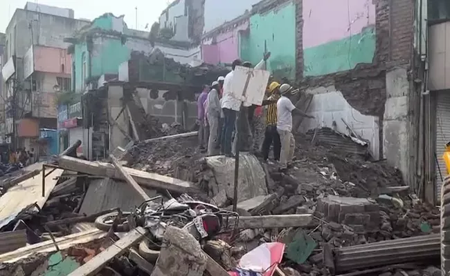 Building Collapses In Maharashtra Amravati Several Died - Sakshi